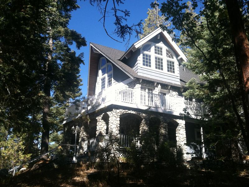 Period residence set among the pines
